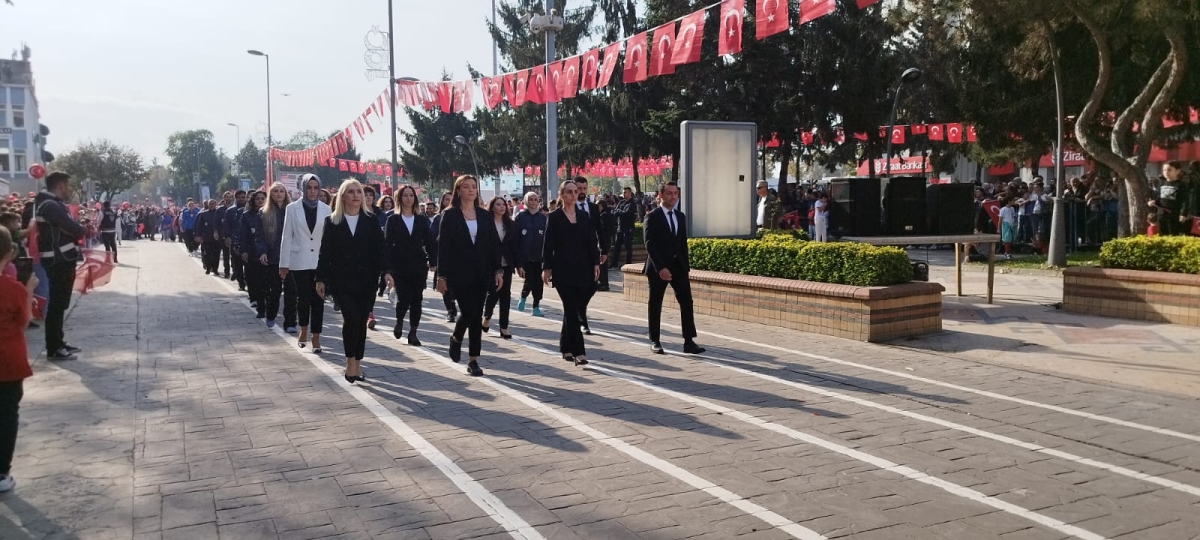 Cumhuriyet'in 100.yılı Sakarya'da Coşkuyla Kutlandı. İŞTE GÜNÜN KARELERİ...