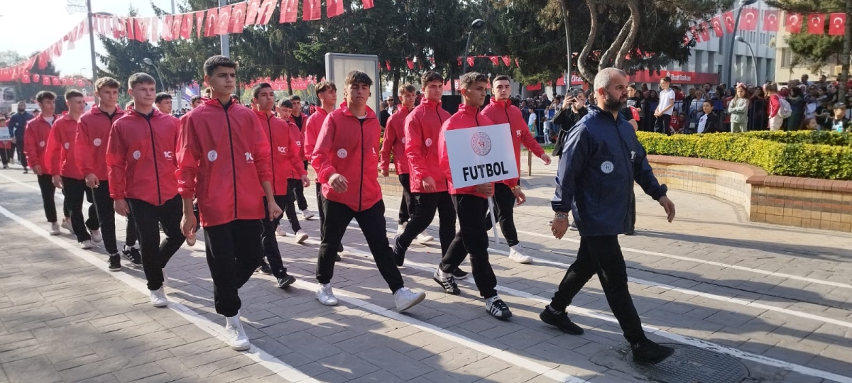 Cumhuriyet'in 100.yılı Sakarya'da Coşkuyla Kutlandı. İŞTE GÜNÜN KARELERİ...