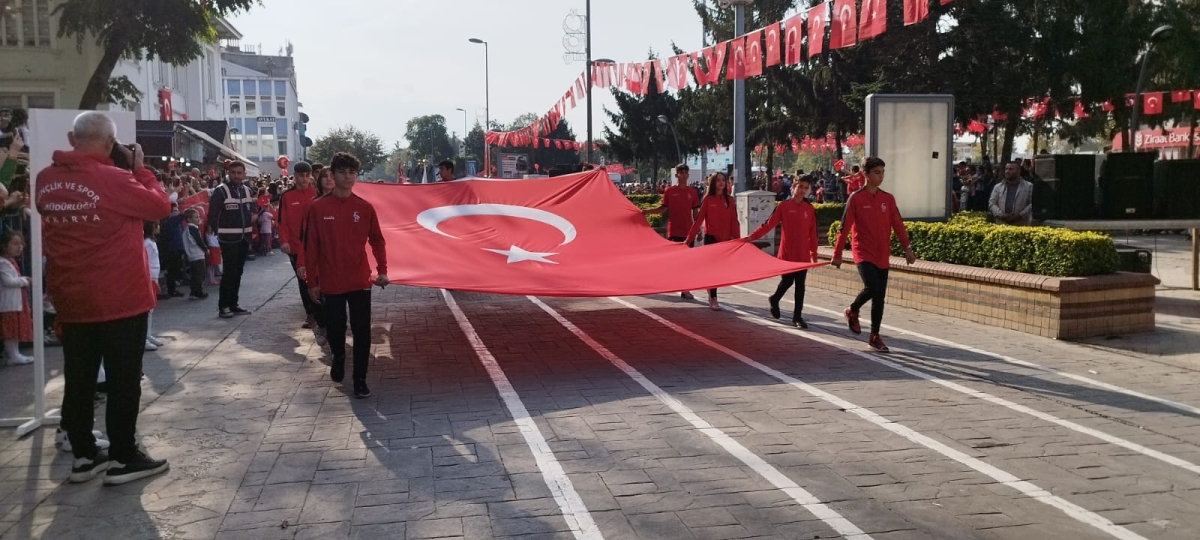 Cumhuriyet'in 100.yılı Sakarya'da Coşkuyla Kutlandı. İŞTE GÜNÜN KARELERİ...