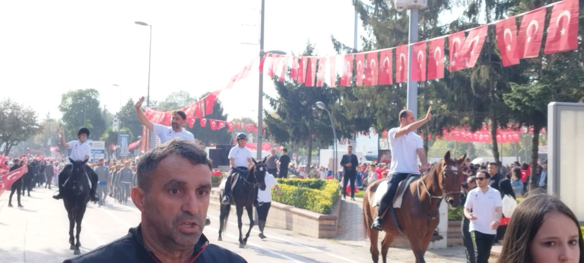 Cumhuriyet'in 100.yılı Sakarya'da Coşkuyla Kutlandı. İŞTE GÜNÜN KARELERİ...