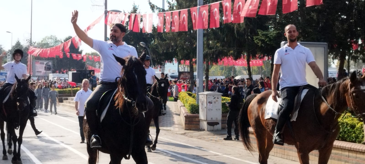 Cumhuriyet'in 100.yılı Sakarya'da Coşkuyla Kutlandı. İŞTE GÜNÜN KARELERİ...