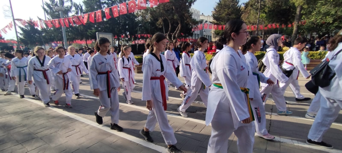 Cumhuriyet'in 100.yılı Sakarya'da Coşkuyla Kutlandı. İŞTE GÜNÜN KARELERİ...