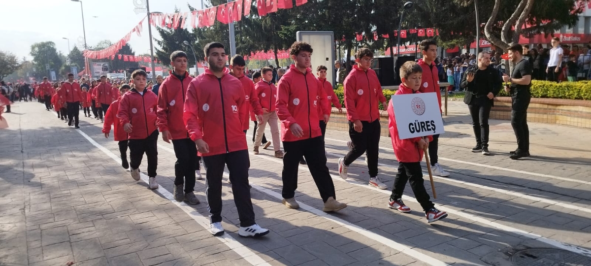 Cumhuriyet'in 100.yılı Sakarya'da Coşkuyla Kutlandı. İŞTE GÜNÜN KARELERİ...