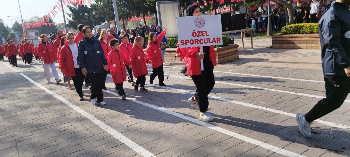 Cumhuriyet'in 100.yılı Sakarya'da Coşkuyla Kutlandı. İŞTE GÜNÜN KARELERİ...