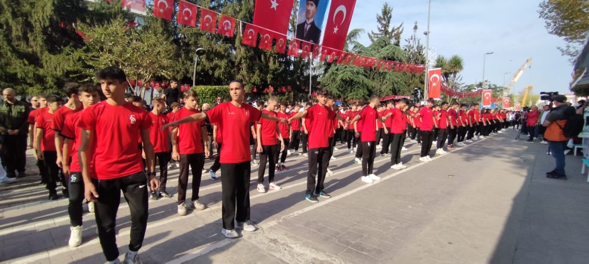Cumhuriyet'in 100.yılı Sakarya'da Coşkuyla Kutlandı. İŞTE GÜNÜN KARELERİ...