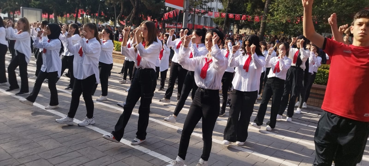 Cumhuriyet'in 100.yılı Sakarya'da Coşkuyla Kutlandı. İŞTE GÜNÜN KARELERİ...
