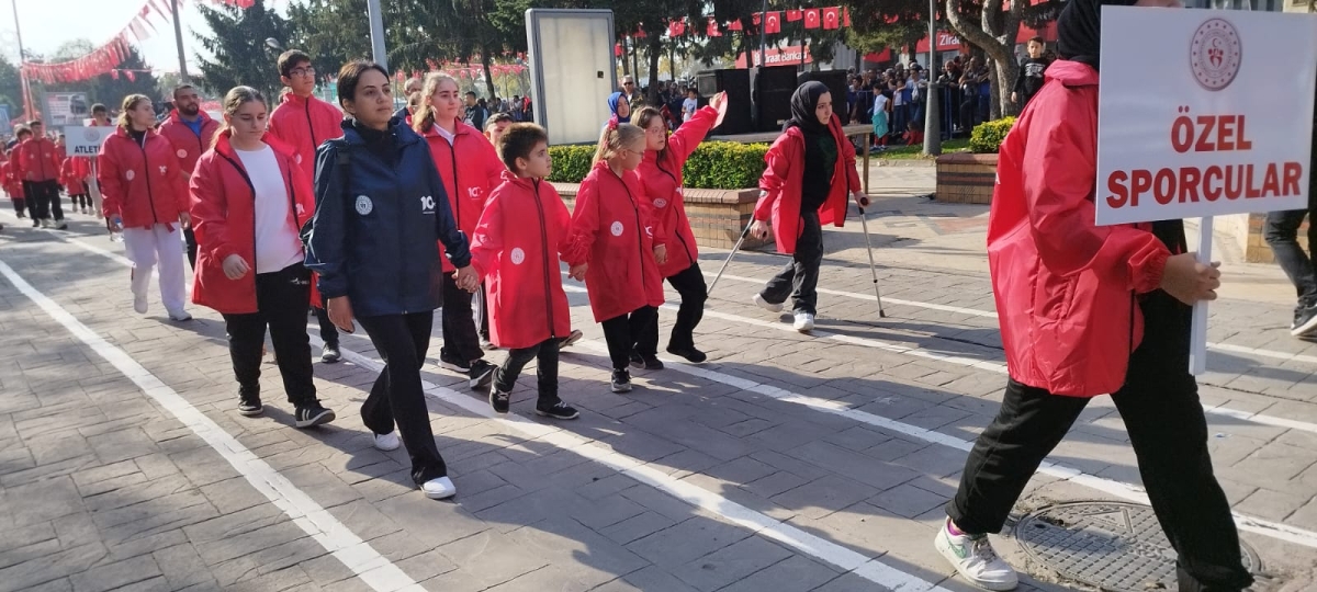 Cumhuriyet'in 100.yılı Sakarya'da Coşkuyla Kutlandı. İŞTE GÜNÜN KARELERİ...