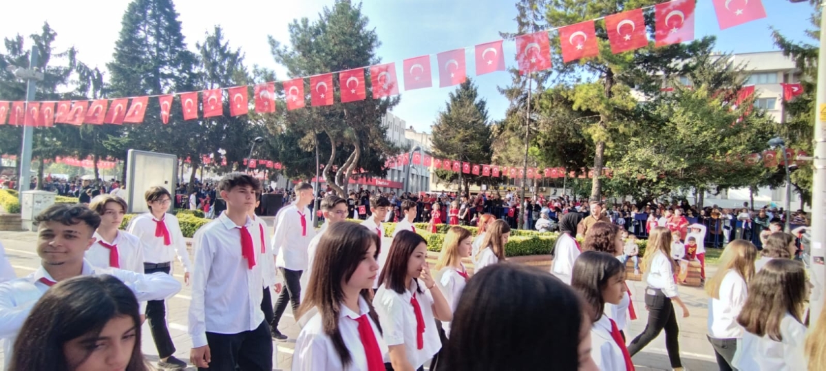Cumhuriyet'in 100.yılı Sakarya'da Coşkuyla Kutlandı. İŞTE GÜNÜN KARELERİ...