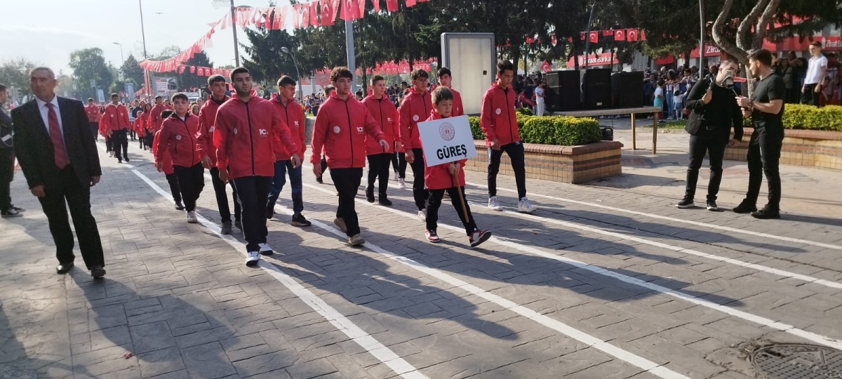 Cumhuriyet'in 100.yılı Sakarya'da Coşkuyla Kutlandı. İŞTE GÜNÜN KARELERİ...
