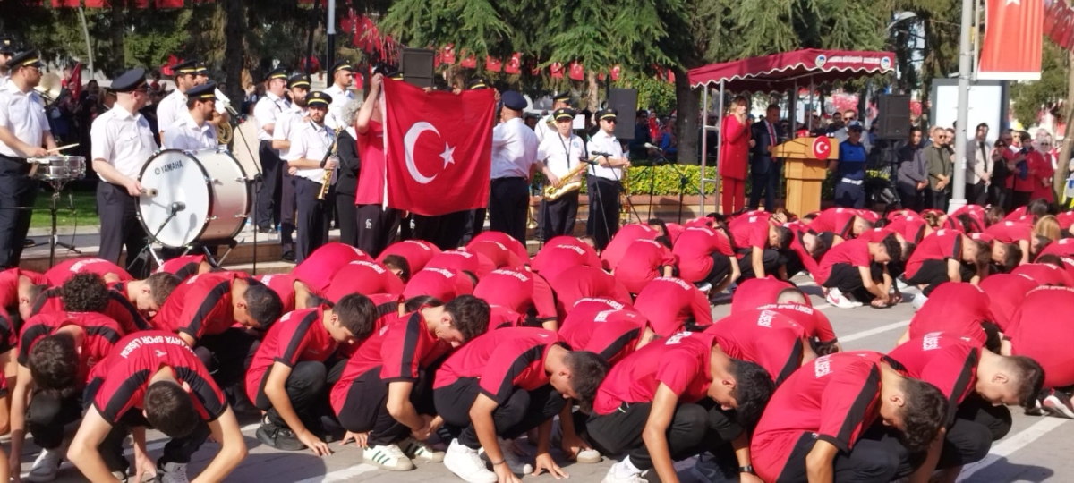 Cumhuriyet'in 100.yılı Sakarya'da Coşkuyla Kutlandı. İŞTE GÜNÜN KARELERİ...