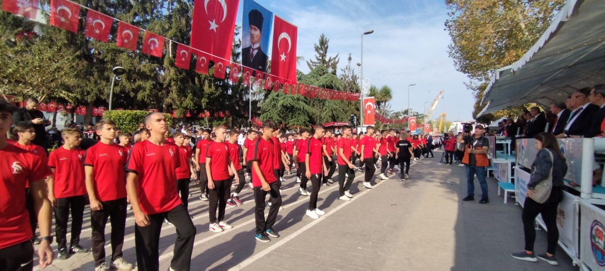 Cumhuriyet'in 100.yılı Sakarya'da Coşkuyla Kutlandı. İŞTE GÜNÜN KARELERİ...