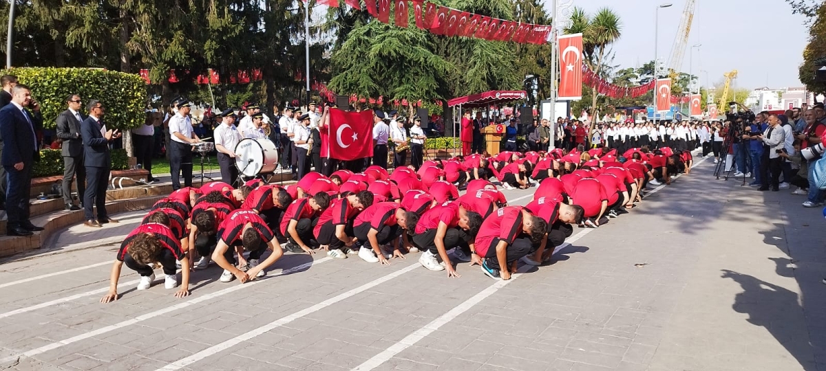 Cumhuriyet'in 100.yılı Sakarya'da Coşkuyla Kutlandı. İŞTE GÜNÜN KARELERİ...