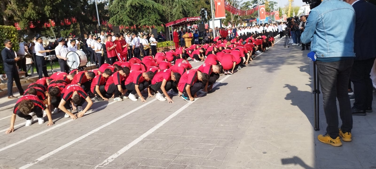 Cumhuriyet'in 100.yılı Sakarya'da Coşkuyla Kutlandı. İŞTE GÜNÜN KARELERİ...