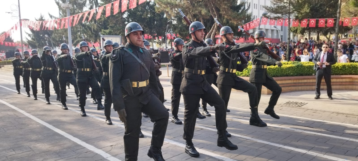 Cumhuriyet'in 100.yılı Sakarya'da Coşkuyla Kutlandı. İŞTE GÜNÜN KARELERİ...
