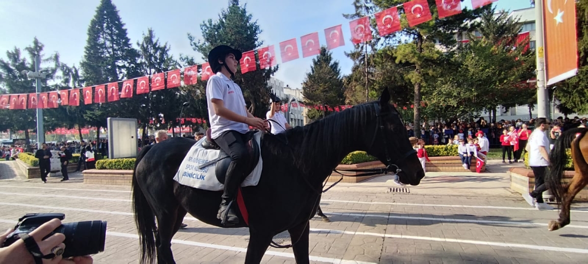 Cumhuriyet'in 100.yılı Sakarya'da Coşkuyla Kutlandı. İŞTE GÜNÜN KARELERİ...