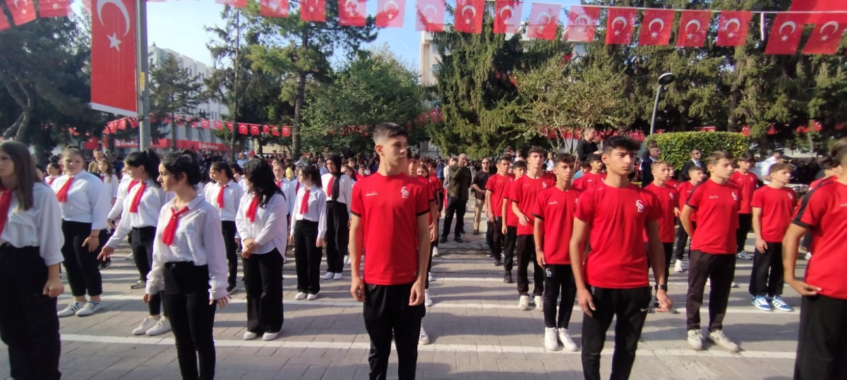 Cumhuriyet'in 100.yılı Sakarya'da Coşkuyla Kutlandı. İŞTE GÜNÜN KARELERİ...