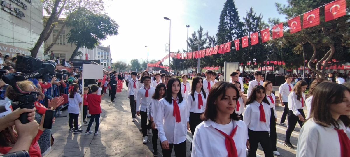 Cumhuriyet'in 100.yılı Sakarya'da Coşkuyla Kutlandı. İŞTE GÜNÜN KARELERİ...