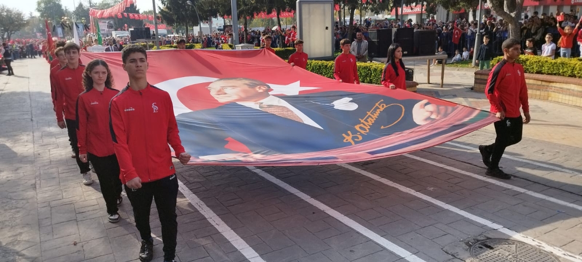 Cumhuriyet'in 100.yılı Sakarya'da Coşkuyla Kutlandı. İŞTE GÜNÜN KARELERİ...