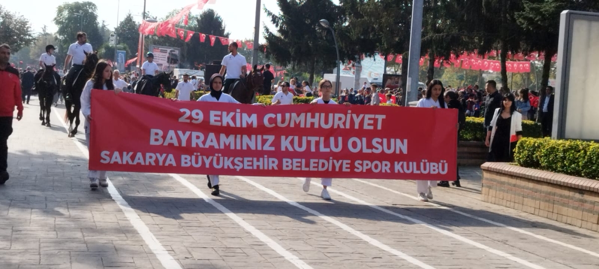 Cumhuriyet'in 100.yılı Sakarya'da Coşkuyla Kutlandı. İŞTE GÜNÜN KARELERİ...