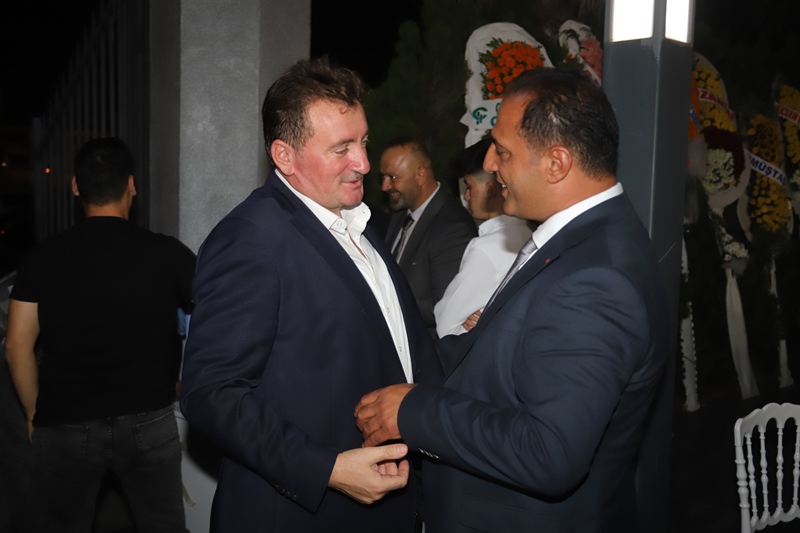 Türkiye’nin tanınmış iş adamlarından Akgün Çelik Prefabrik Yapı sahibi Hasan Akgün; güzeller güzeli biricik kızı İlayda Akgün Düğün Töreninden Kareler
