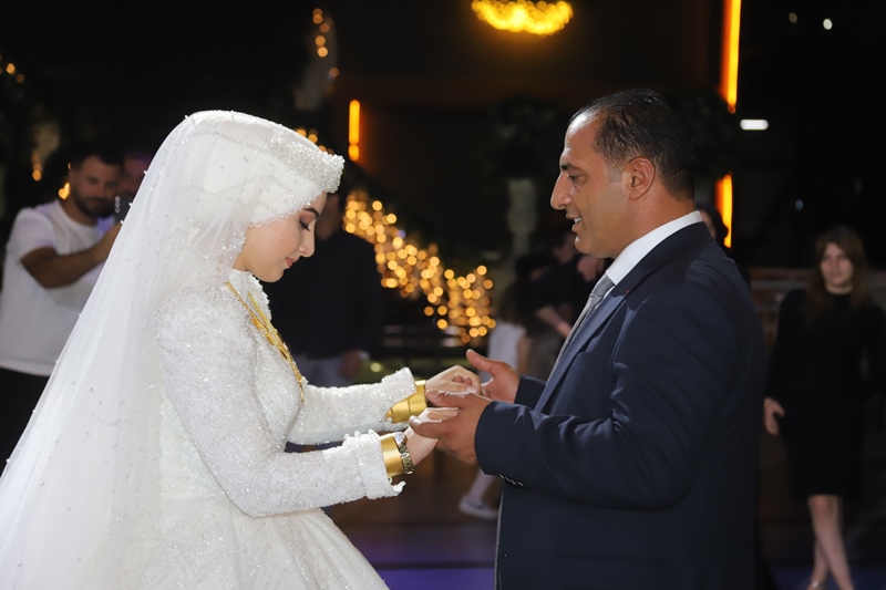 Türkiye’nin tanınmış iş adamlarından Akgün Çelik Prefabrik Yapı sahibi Hasan Akgün; güzeller güzeli biricik kızı İlayda Akgün Düğün Töreninden Kareler