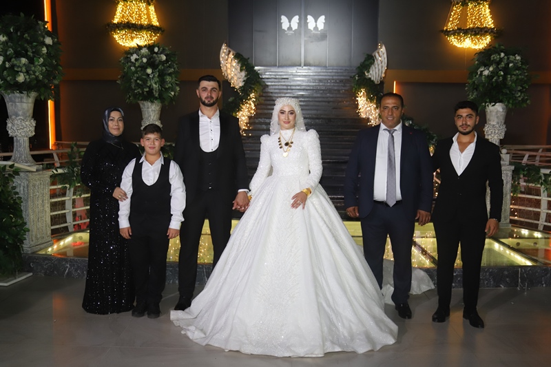 Türkiye’nin tanınmış iş adamlarından Akgün Çelik Prefabrik Yapı sahibi Hasan Akgün; güzeller güzeli biricik kızı İlayda Akgün Düğün Töreninden Kareler