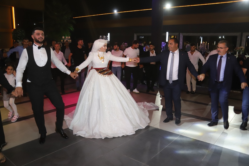 Türkiye’nin tanınmış iş adamlarından Akgün Çelik Prefabrik Yapı sahibi Hasan Akgün; güzeller güzeli biricik kızı İlayda Akgün Düğün Töreninden Kareler