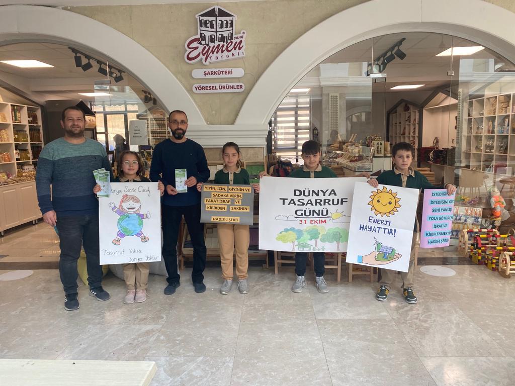 Öğrencilerden Dünya Tasarruf Günü Etkinliğinden KARELER