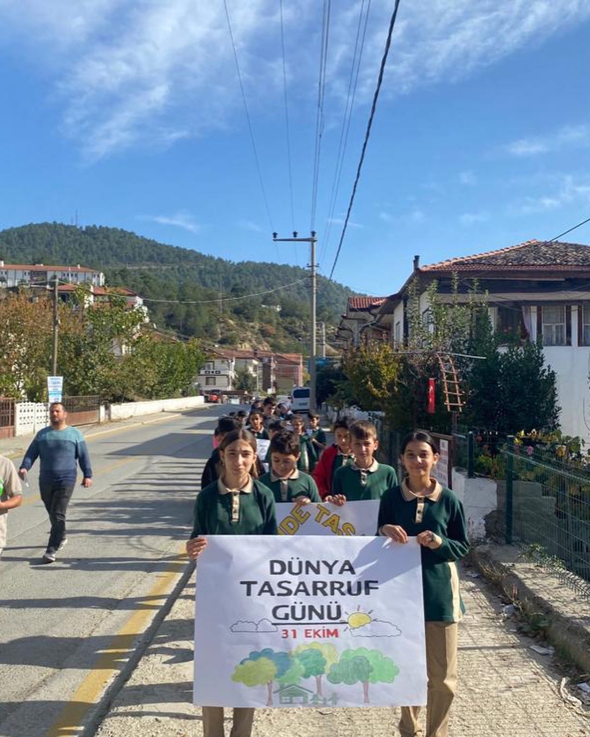 Öğrencilerden Dünya Tasarruf Günü Etkinliğinden KARELER