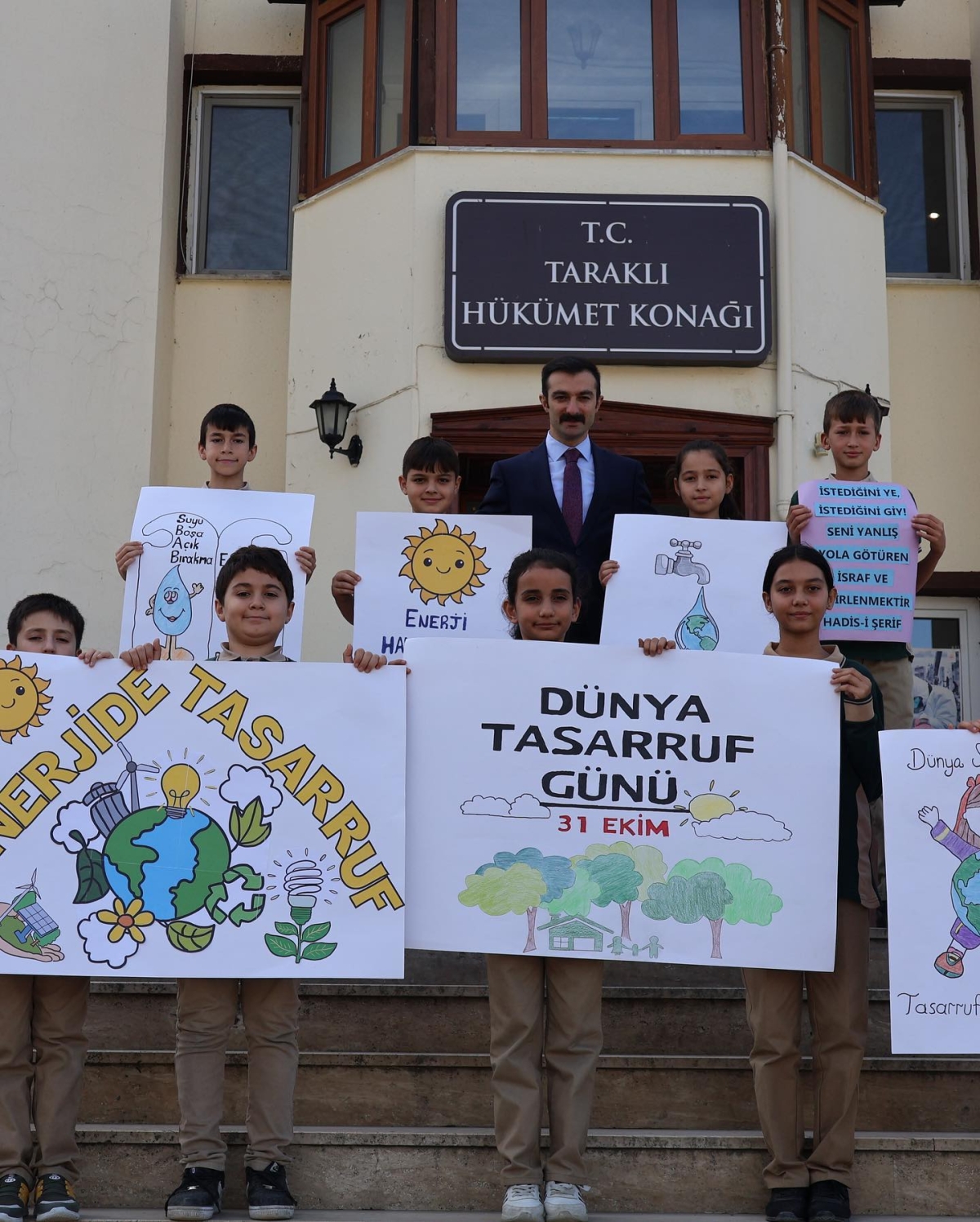 Öğrencilerden Dünya Tasarruf Günü Etkinliğinden KARELER