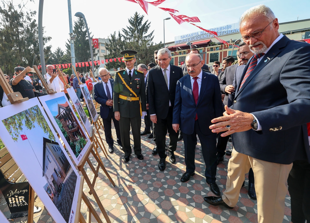 Başkan Ekrem Yüce bayram coşkusuna ortak oldu: “Bu bayrak nice yüzyıllar gururla dalgalanacak”