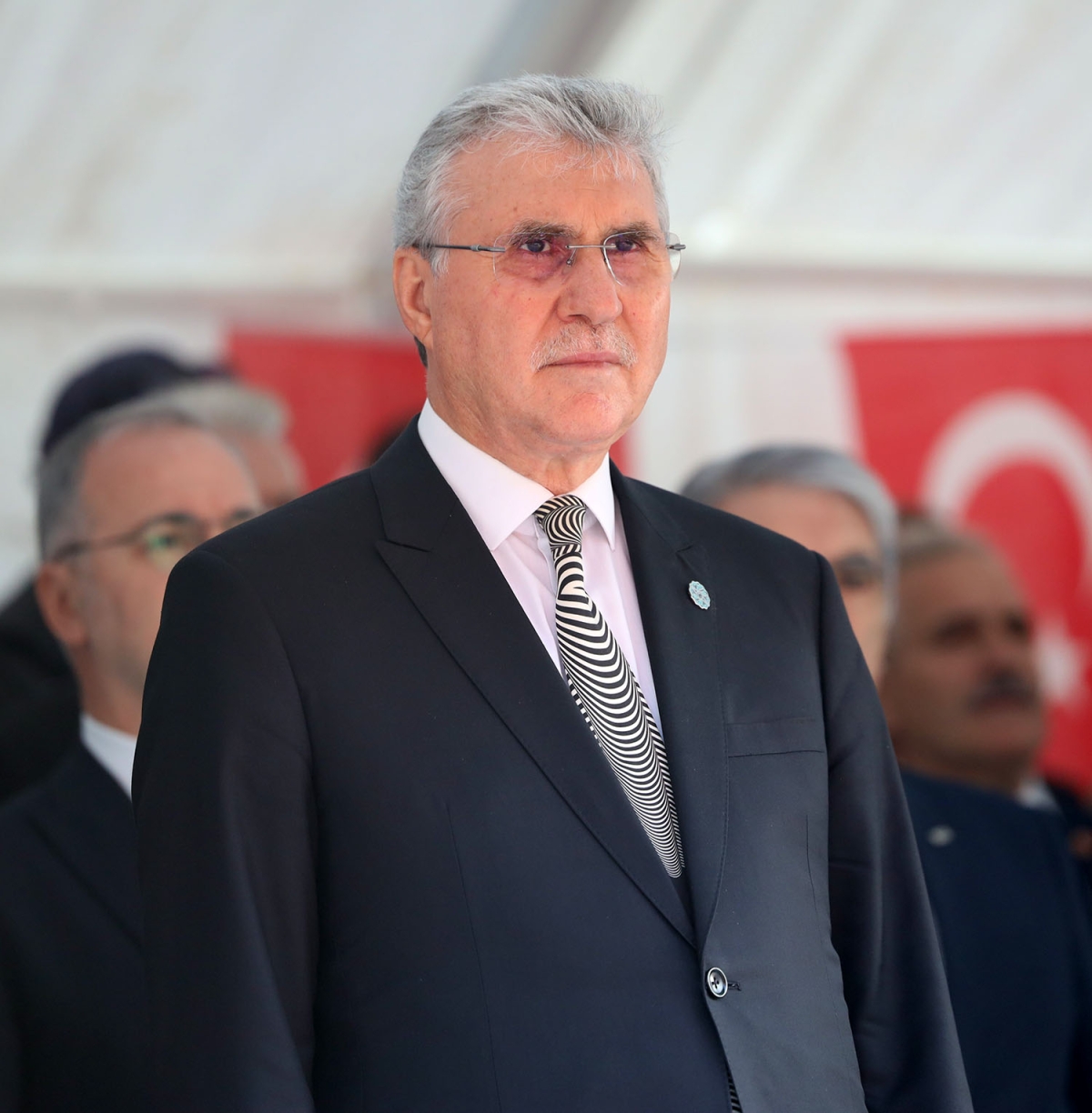 Başkan Ekrem Yüce bayram coşkusuna ortak oldu: “Bu bayrak nice yüzyıllar gururla dalgalanacak”