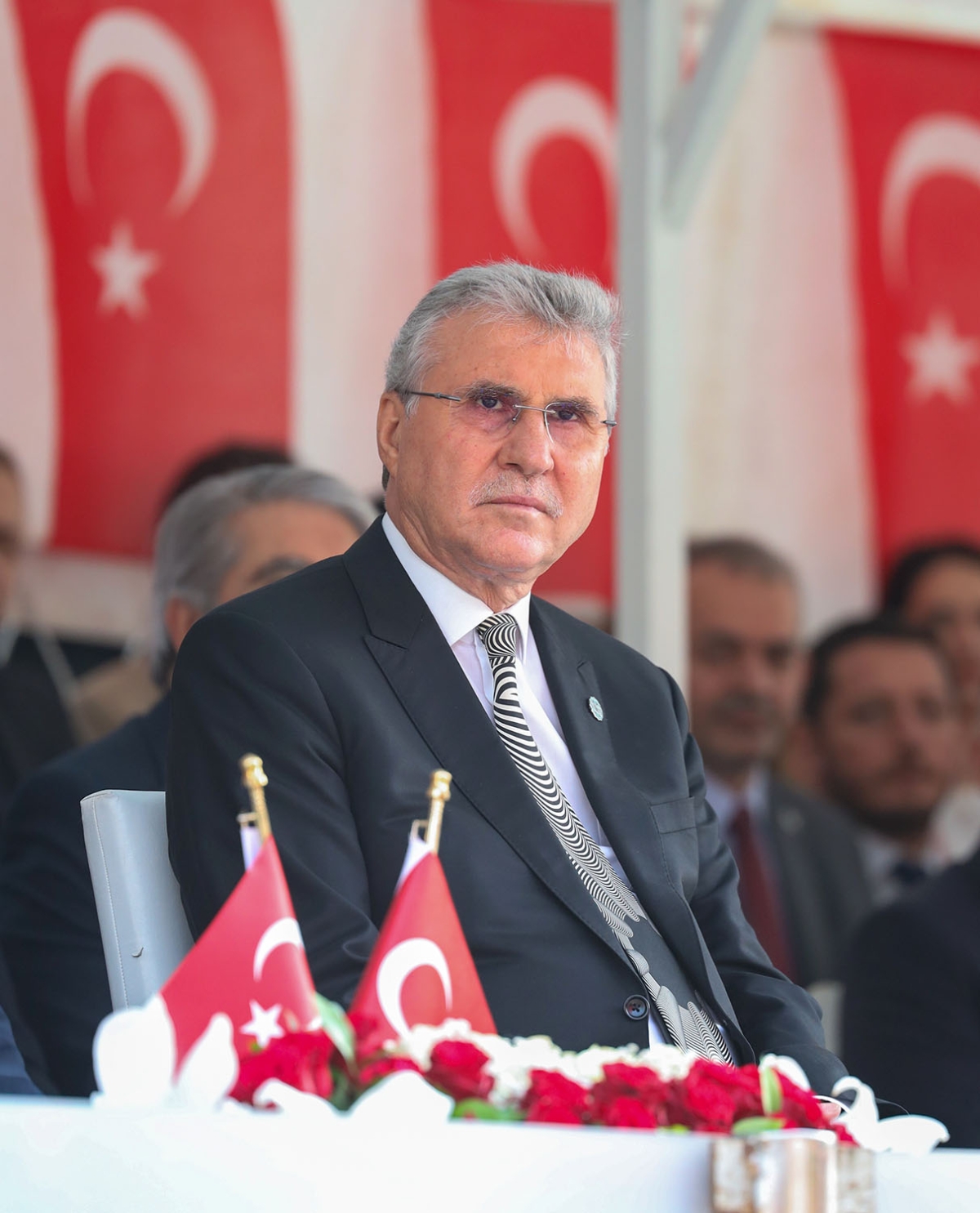 Başkan Ekrem Yüce bayram coşkusuna ortak oldu: “Bu bayrak nice yüzyıllar gururla dalgalanacak”
