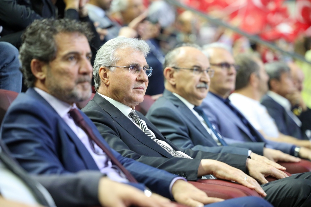 A Milli Hentbol Takımı Sakarya’da kazandı; Tribünler kırmızı-beyaz (GÜNÜN FOTOĞRAFLARI)