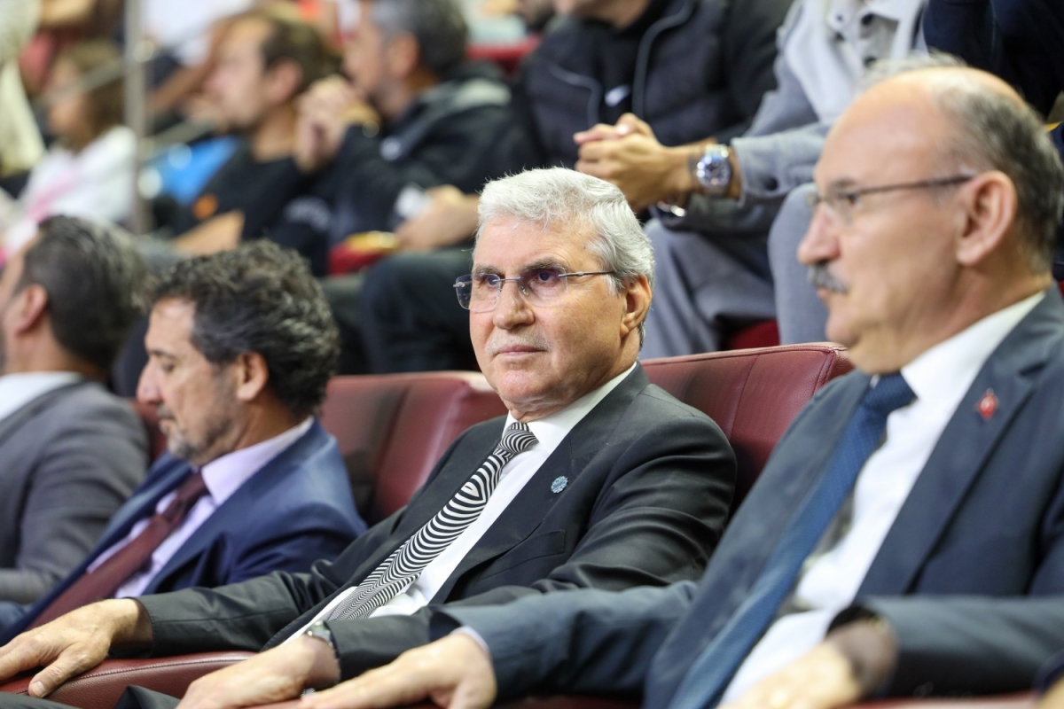 A Milli Hentbol Takımı Sakarya’da kazandı; Tribünler kırmızı-beyaz (GÜNÜN FOTOĞRAFLARI)