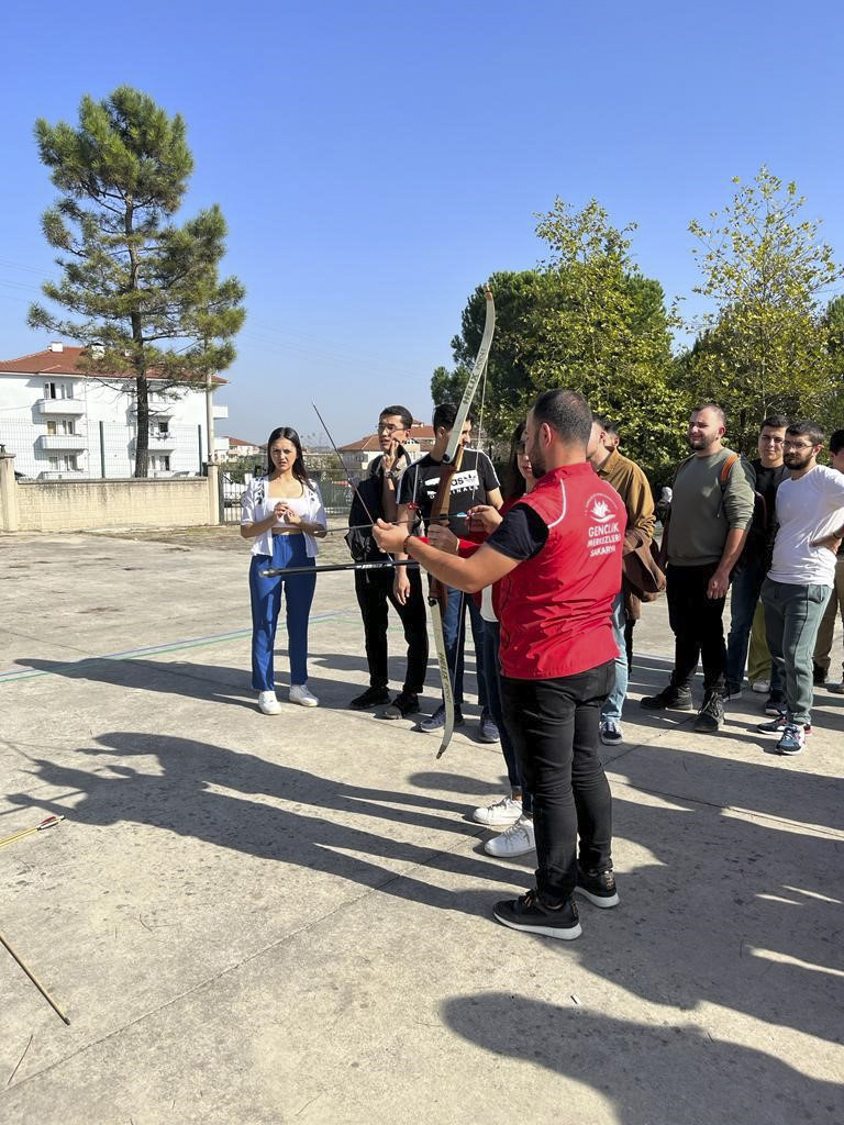 Uygulamalı Bilimler Fakültesi’nde 100. yıl coşkusu GÜNÜN FOTOĞRAFLARI