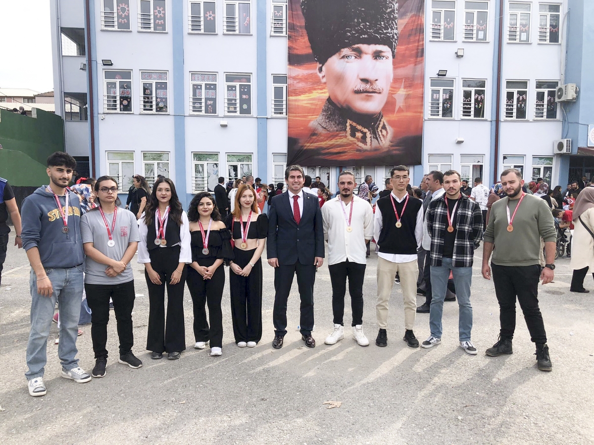 Uygulamalı Bilimler Fakültesi’nde 100. yıl coşkusu GÜNÜN FOTOĞRAFLARI