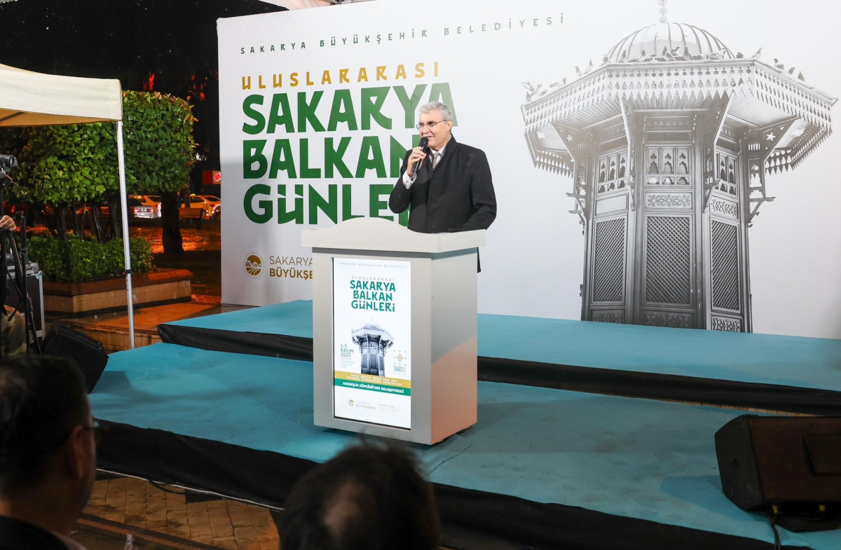 Sakarya’da Balkan şöleni: Farklı kültürler AKM önünde buluştu GÜNÜN KARELERİ