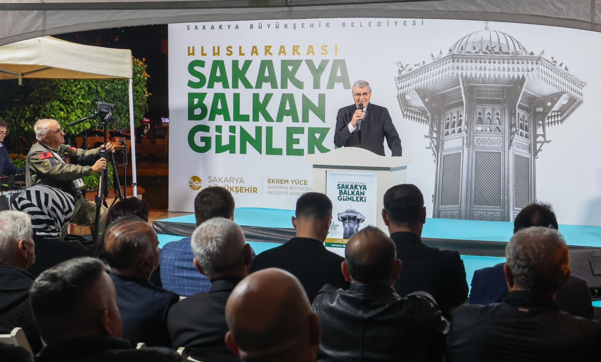 Sakarya’da Balkan şöleni: Farklı kültürler AKM önünde buluştu GÜNÜN KARELERİ