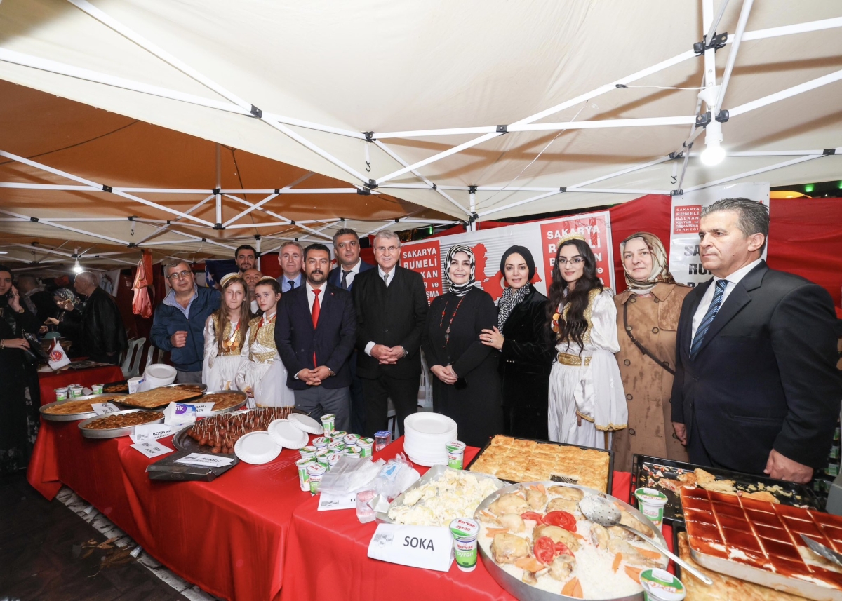 Sakarya’da Balkan şöleni: Farklı kültürler AKM önünde buluştu GÜNÜN KARELERİ