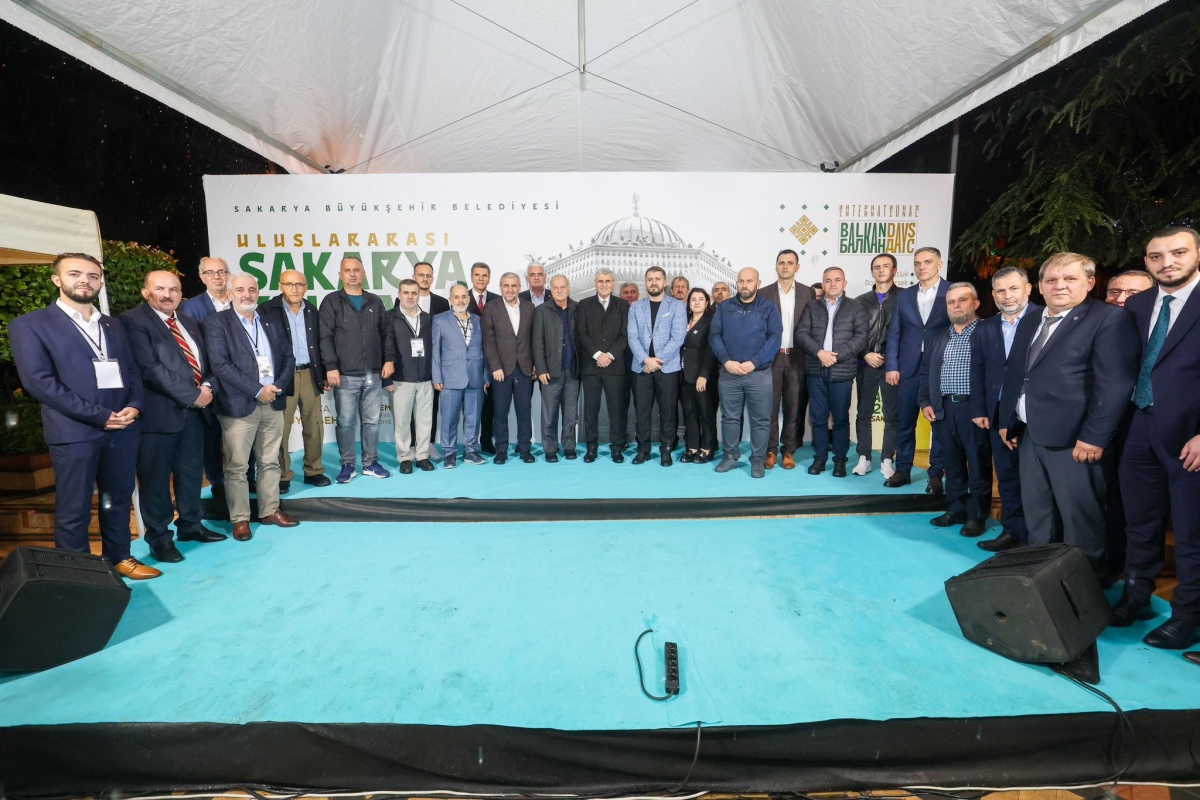 Sakarya’da Balkan şöleni: Farklı kültürler AKM önünde buluştu GÜNÜN KARELERİ