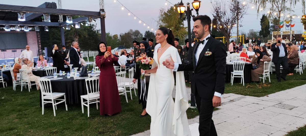 Sakarya'nın İş Adamlarından Ömer Faruk Birinci, Buse Sertkaya ile Dünya Evine Girdi (GÜNÜNE DAMGA VURAN FOTOĞRAFLAR)