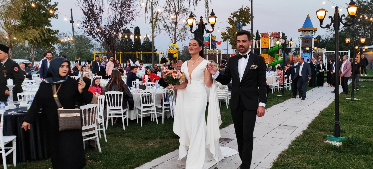 Sakarya'nın İş Adamlarından Ömer Faruk Birinci, Buse Sertkaya ile Dünya Evine Girdi (GÜNÜNE DAMGA VURAN FOTOĞRAFLAR)
