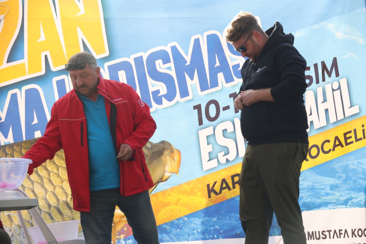 KARTEPE’DE ULUSLARARASI SAZAN TUTMA YARIŞMASI BAŞLADI