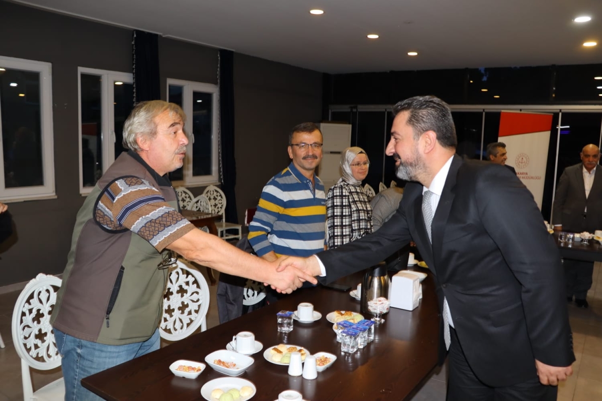 İl Millî Eğitim Müdürü Ebubekir Sıddık Savaşçı Emekli Öğretmenlerle Buluştu İŞTE O KARELER