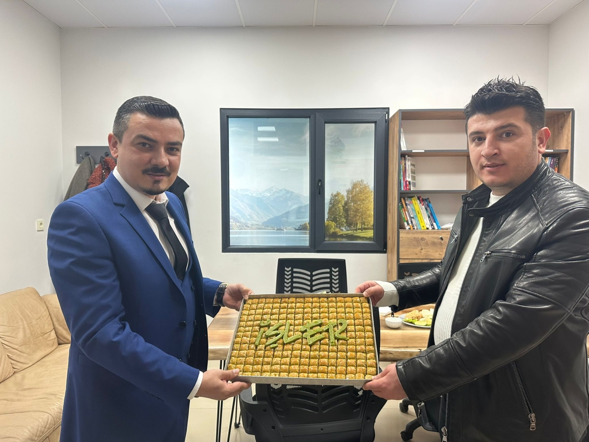 İşler Kitabevinin 24 Kasım Öğretmenler Günü Geleneği Değişmedi (İŞTE O ANLARA AİT FOTOĞRAFLAR )