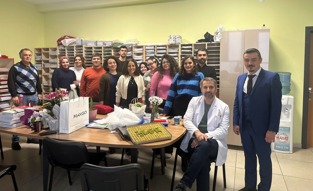 İşler Kitabevinin 24 Kasım Öğretmenler Günü Geleneği Değişmedi (İŞTE O ANLARA AİT FOTOĞRAFLAR )