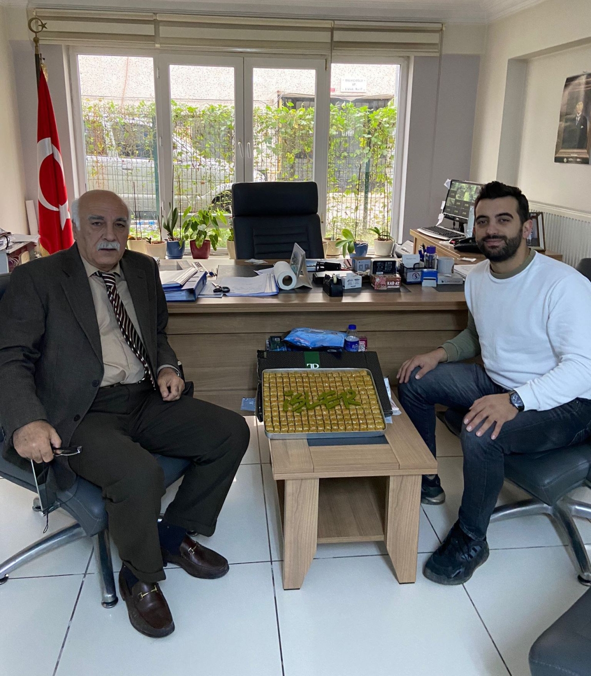 İşler Kitabevinin 24 Kasım Öğretmenler Günü Geleneği Değişmedi (İŞTE O ANLARA AİT FOTOĞRAFLAR )