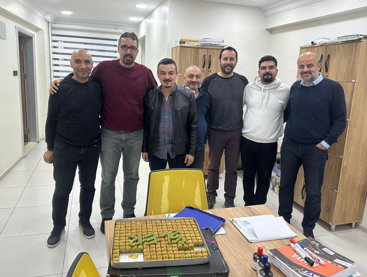 İşler Kitabevinin 24 Kasım Öğretmenler Günü Geleneği Değişmedi (İŞTE O ANLARA AİT FOTOĞRAFLAR )
