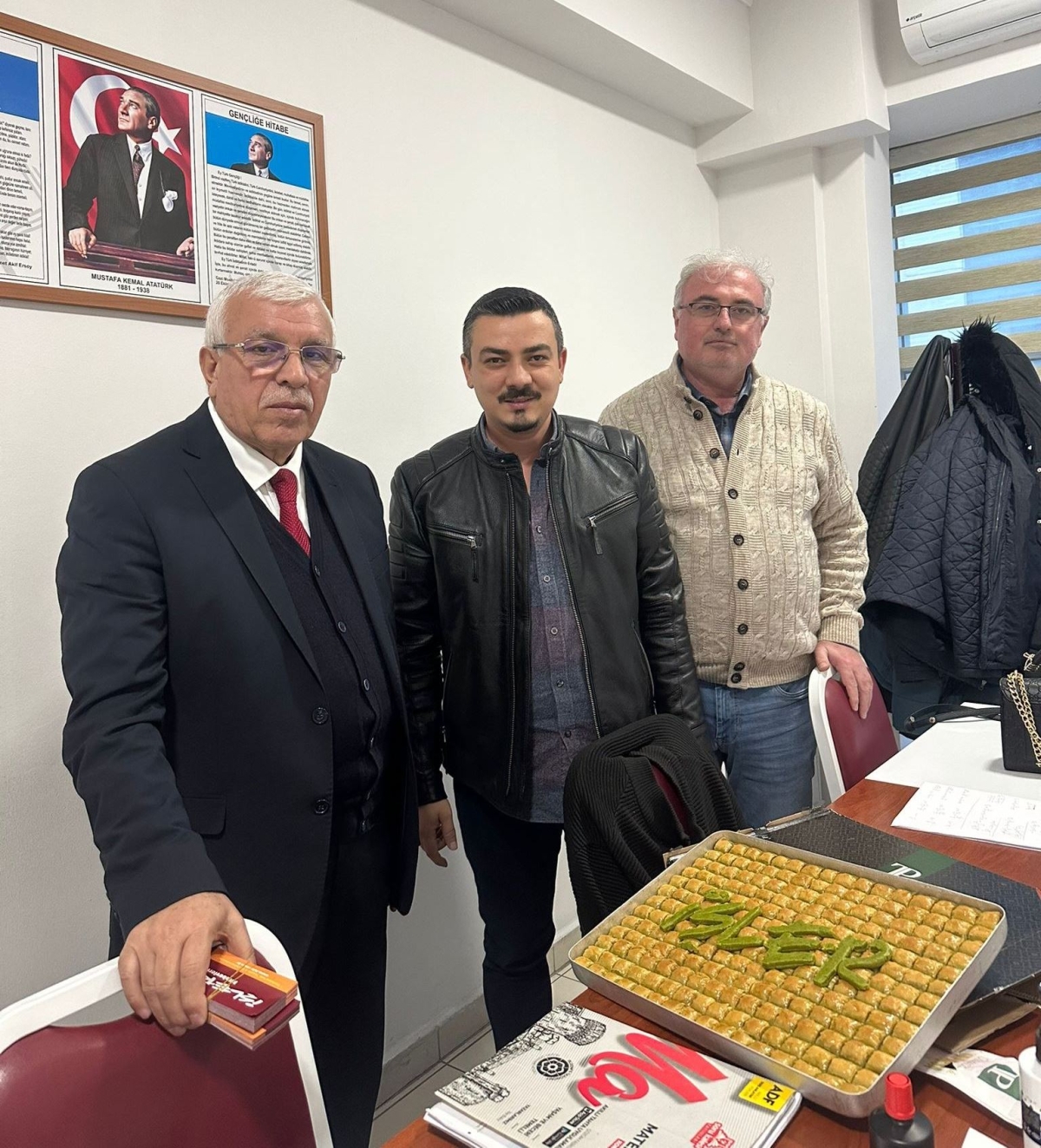 İşler Kitabevinin 24 Kasım Öğretmenler Günü Geleneği Değişmedi (İŞTE O ANLARA AİT FOTOĞRAFLAR )